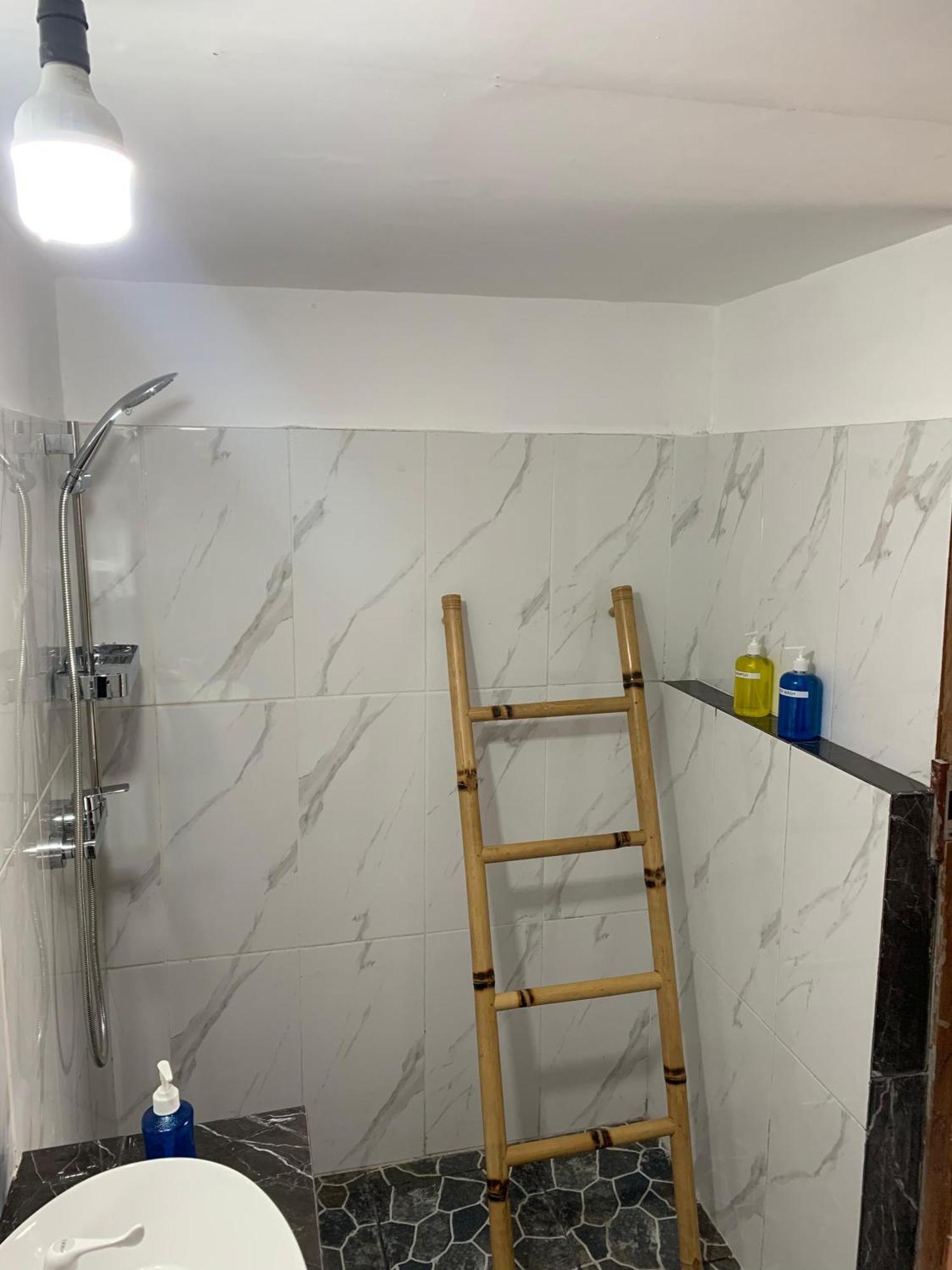 Gili Davidoff Upstairs Budget And Deluxe Джили Трауанган Екстериор снимка